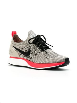 Sneakers nike terbaru