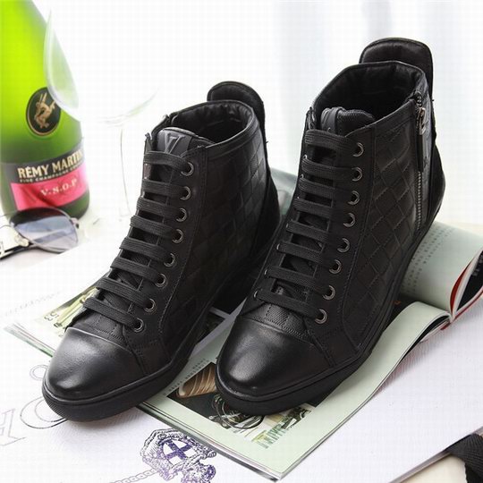 Louis vuitton sneakers aaa