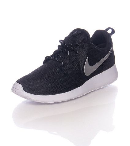 Nike sneakers low top