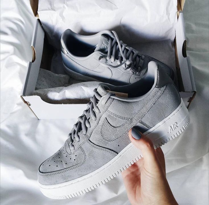 Nike sneakers khaleesi