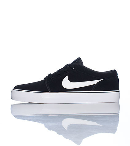 Nike sneakers in black