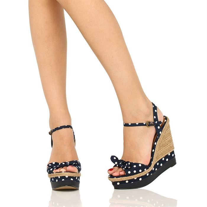 Chaussure compensée pour l'été