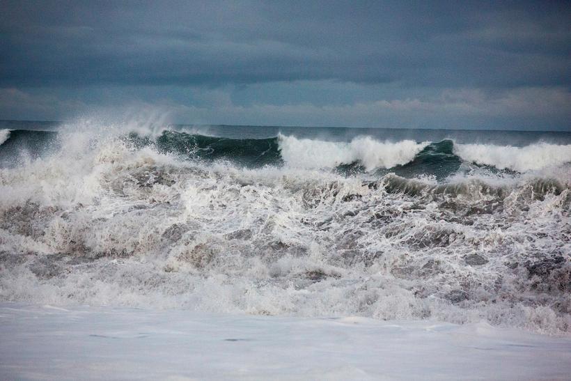 Sneaker waves iceland