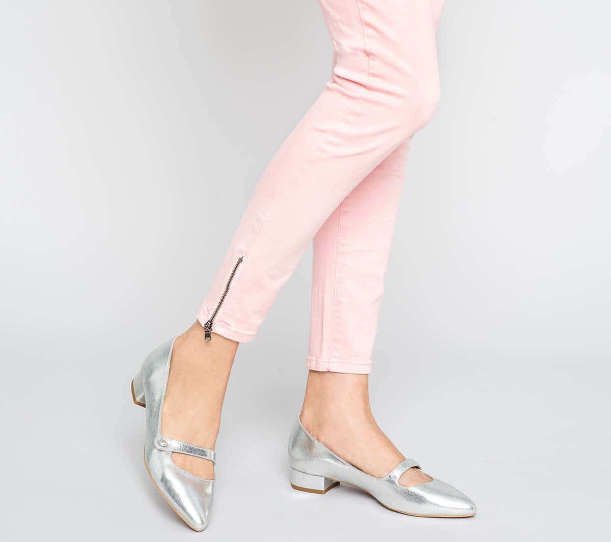 Ballerine blanche avec noeud