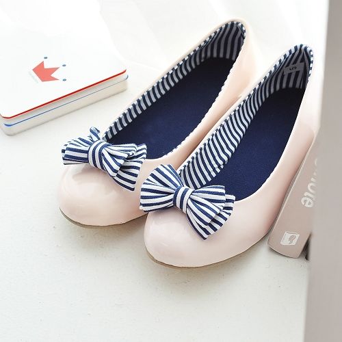 Ballerine blanche avec noeud