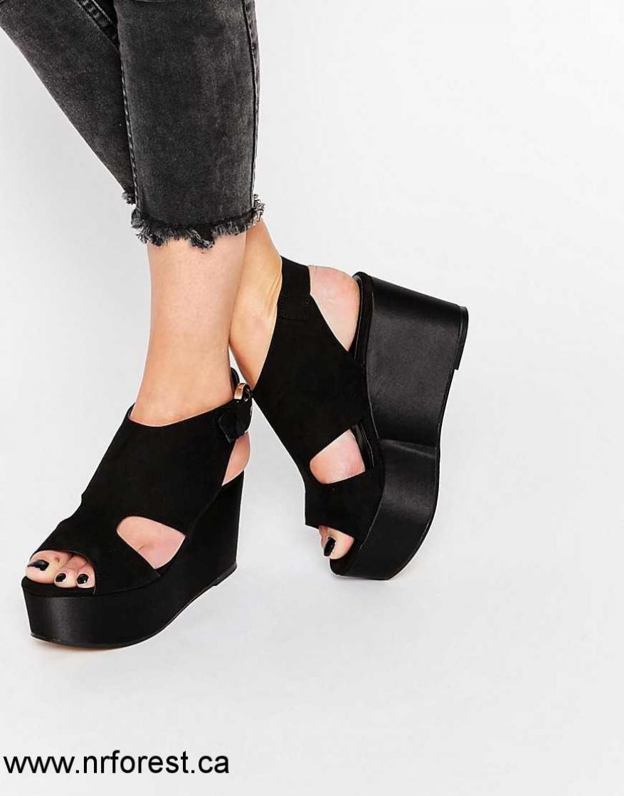 Chaussure compensée noir daim