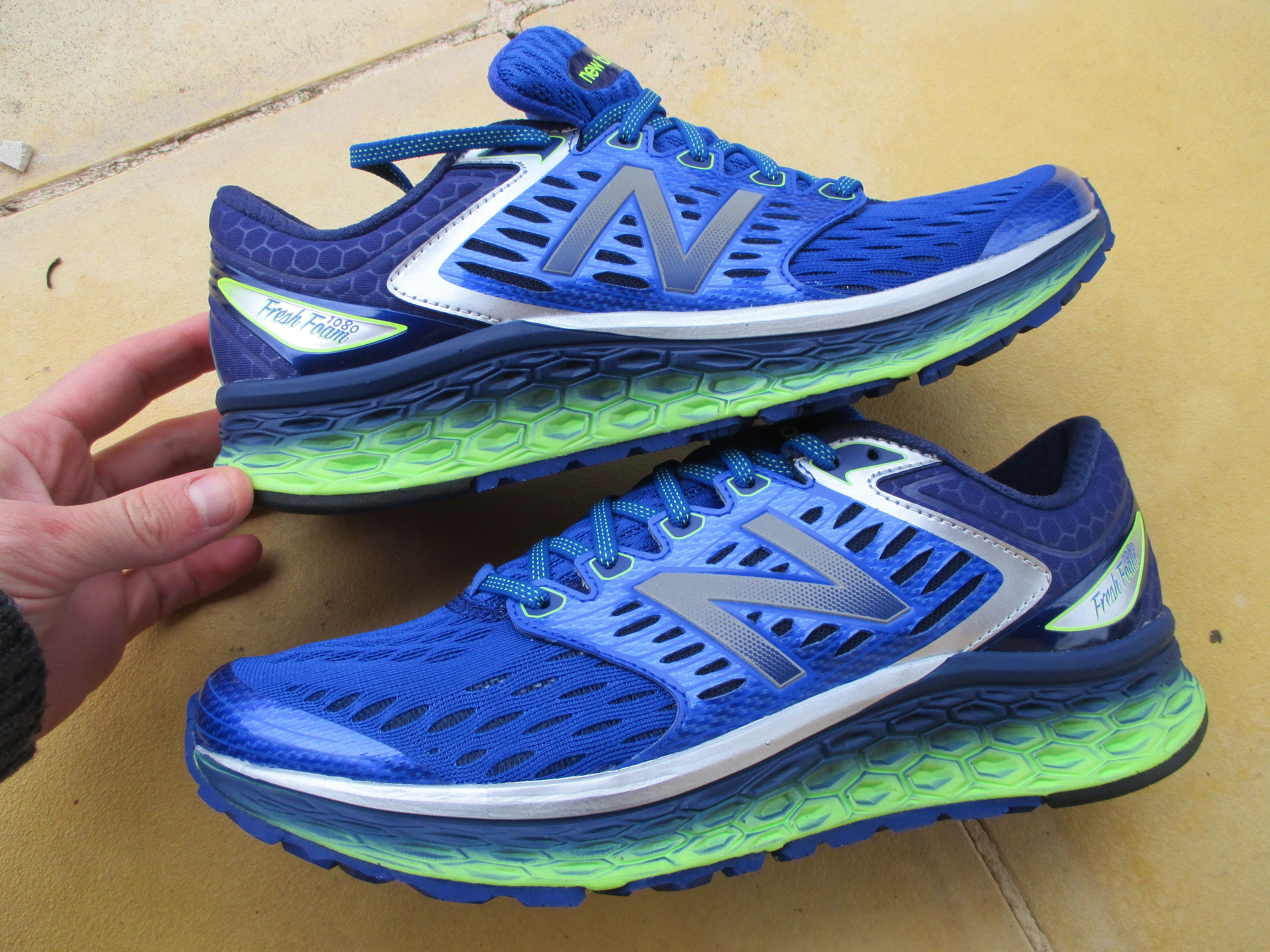 1080 v4 - chaussures de running avec amorti - bleu