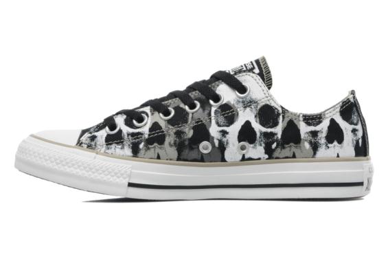 Converse femme tete de mort