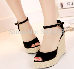 Chaussure compensée femme ouverte