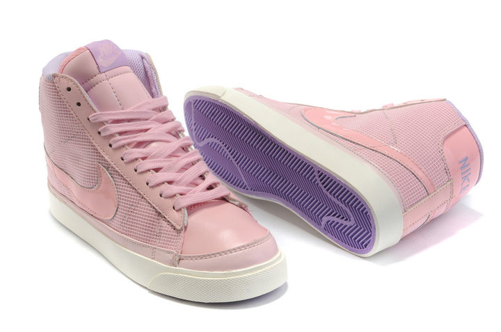 Nike sneakers light pink