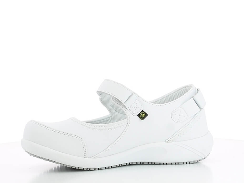 Ballerine blanche pour estheticienne