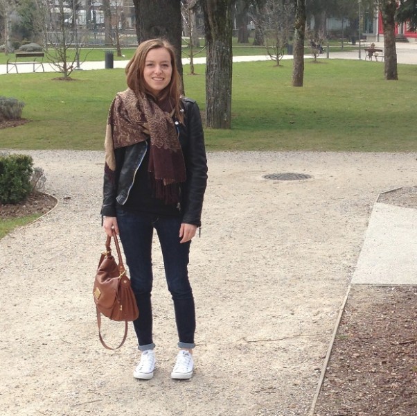 Converse basse blanche femme porté