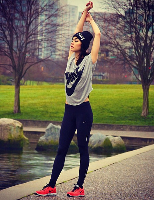 Nike running tops womens