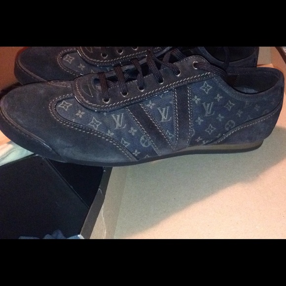 Louis vuitton used sneakers