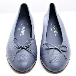 Chanel ballerina nail