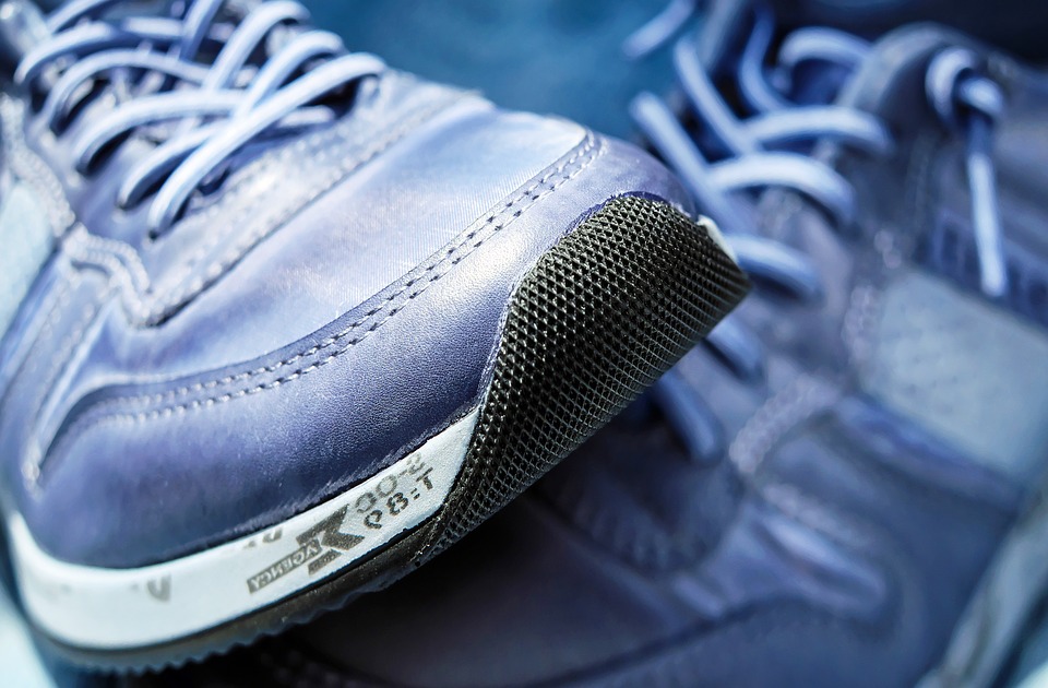 Sneaker quietschen innen