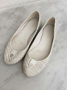 Ballerine blanche en cuir