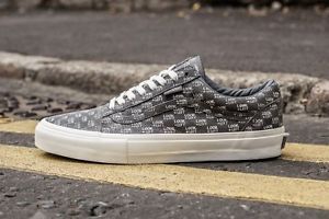 Sneakersnstuff vans slip on