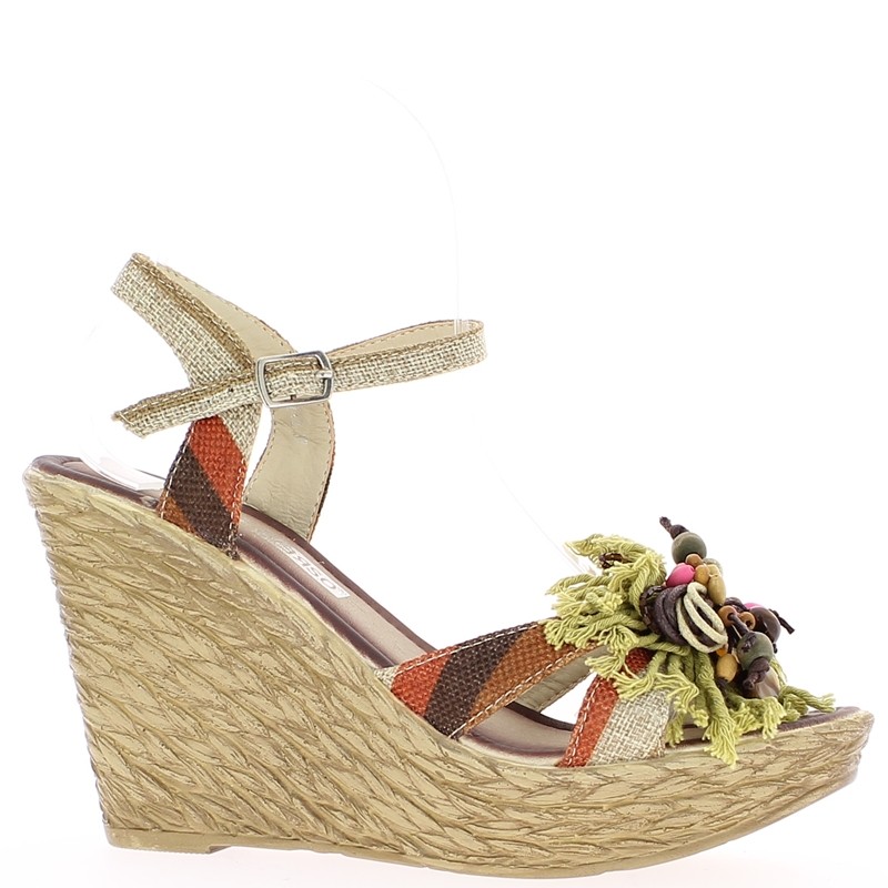 Chaussure fermée a talon compense